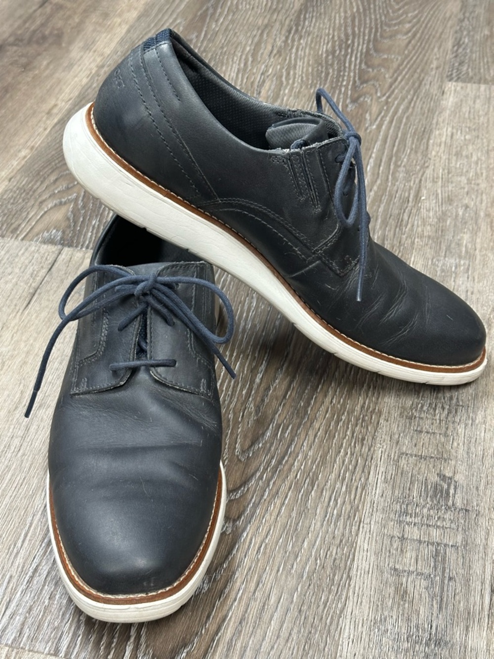 Rockport Men's Navy Leather Derby with White Sole and Tan Trim